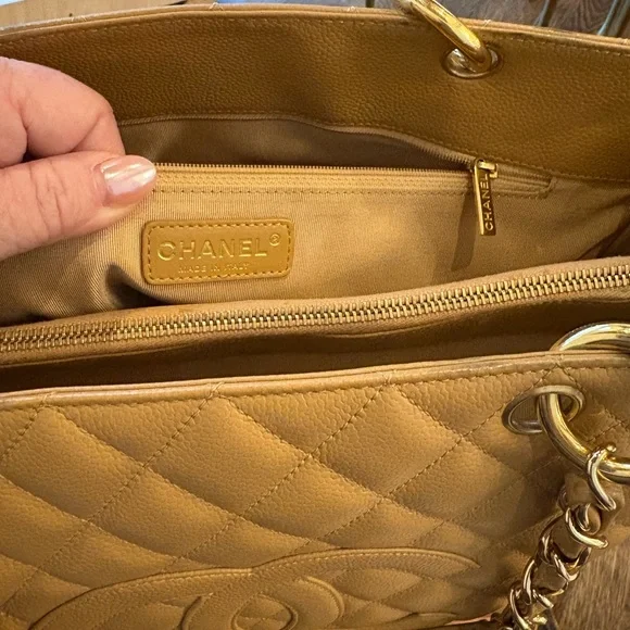 ‼️SOLD‼️Chanel Tan/Camel Quilted Leather Grand Shopping Tote w/Gold Chain - Picture 9 of 17